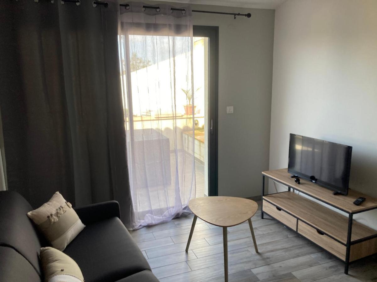 Studio Meuble Du Bourg Puymiclan Εξωτερικό φωτογραφία